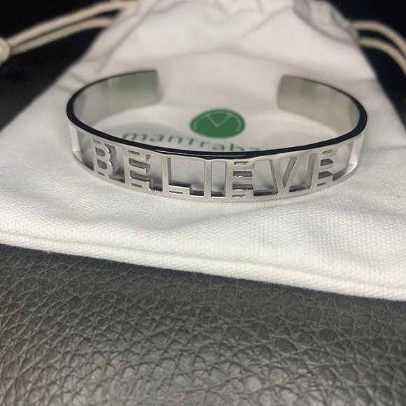Mantraband  Believe Statement Bracelet - Silver - Picture 1 of 1